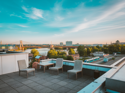 Wo die geheimen rooftop‑spots für sommerkonzerte in chemnitz sind und wie du sie fürs picknick reservierst